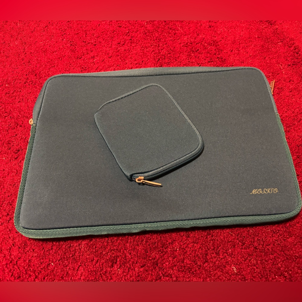 MOSISO NWOT 2 PC LAPTOP AND ACCESSORY CASES